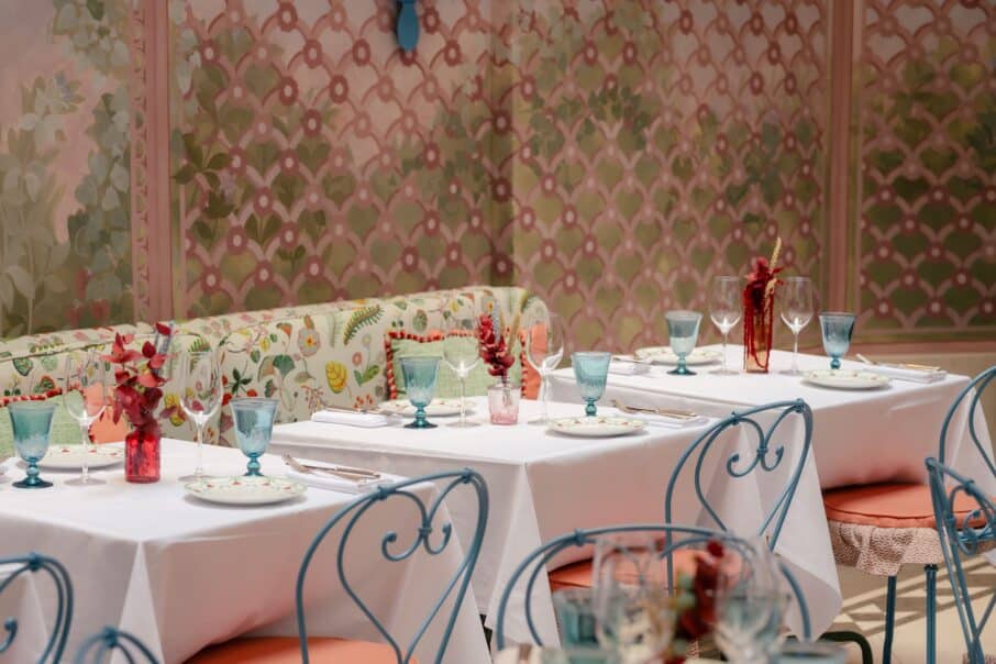 tables dressées jardin d'hiver restaurant boubalé